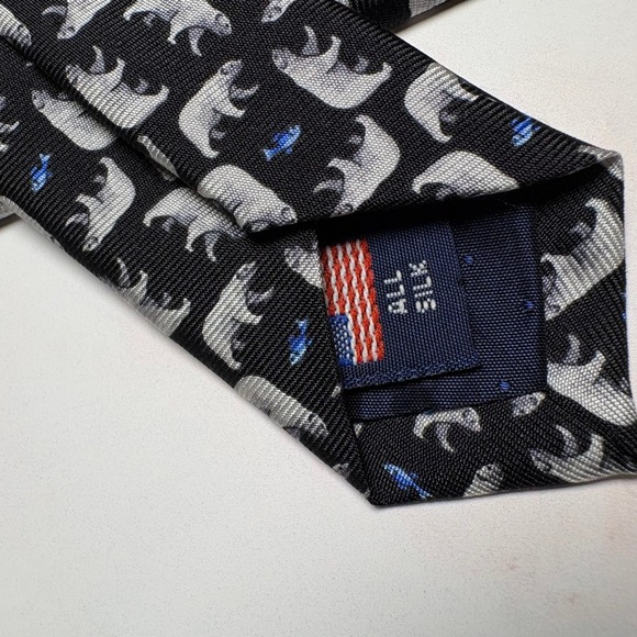 Royal Classic Silk Necktie Black Polar Bear Fish Pattern Animals Winter USA Made - Picture 4 of 6